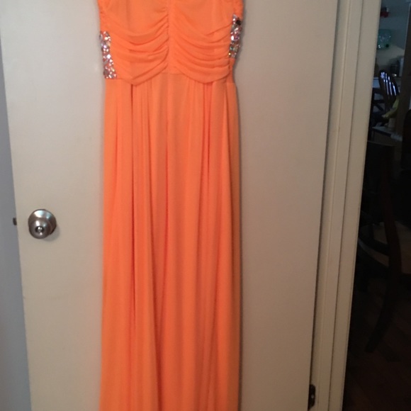 Prom dress - Picture 3 of 4